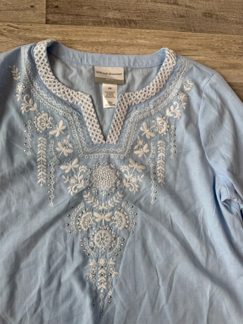 Alfred Dunner blue embroidered 3/4 sleeve blouse size petite small J36 - Picture 2 of 5